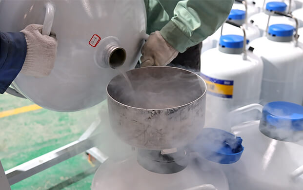 液氮罐內(nèi)液氮裝多少合適？